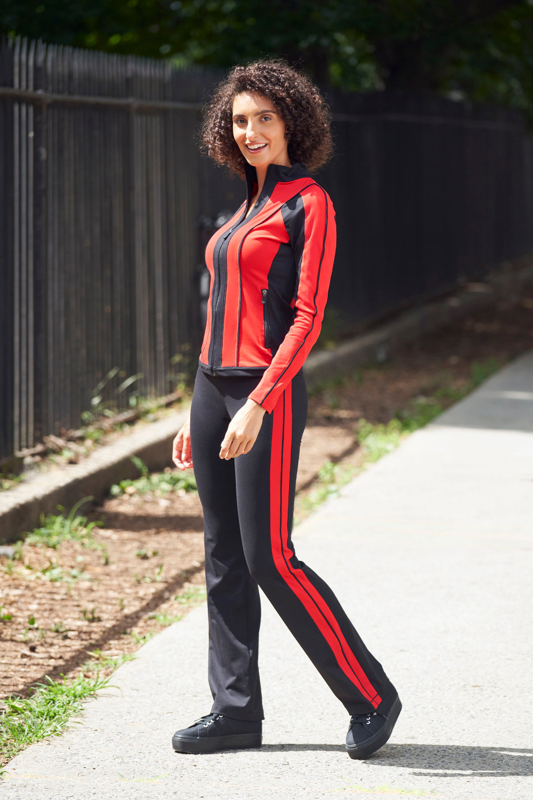 Zuri Active 2 PC Color Block Set with Piping Detail (Red/Black) - Marolli