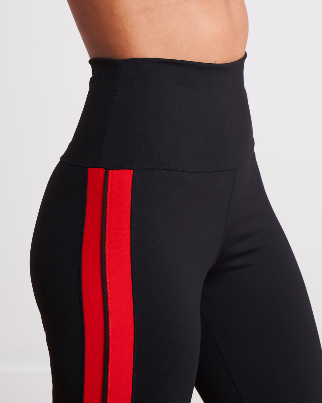 Zuri Active 2 PC Color Block Set with Piping Detail (Red/Black) - Marolli